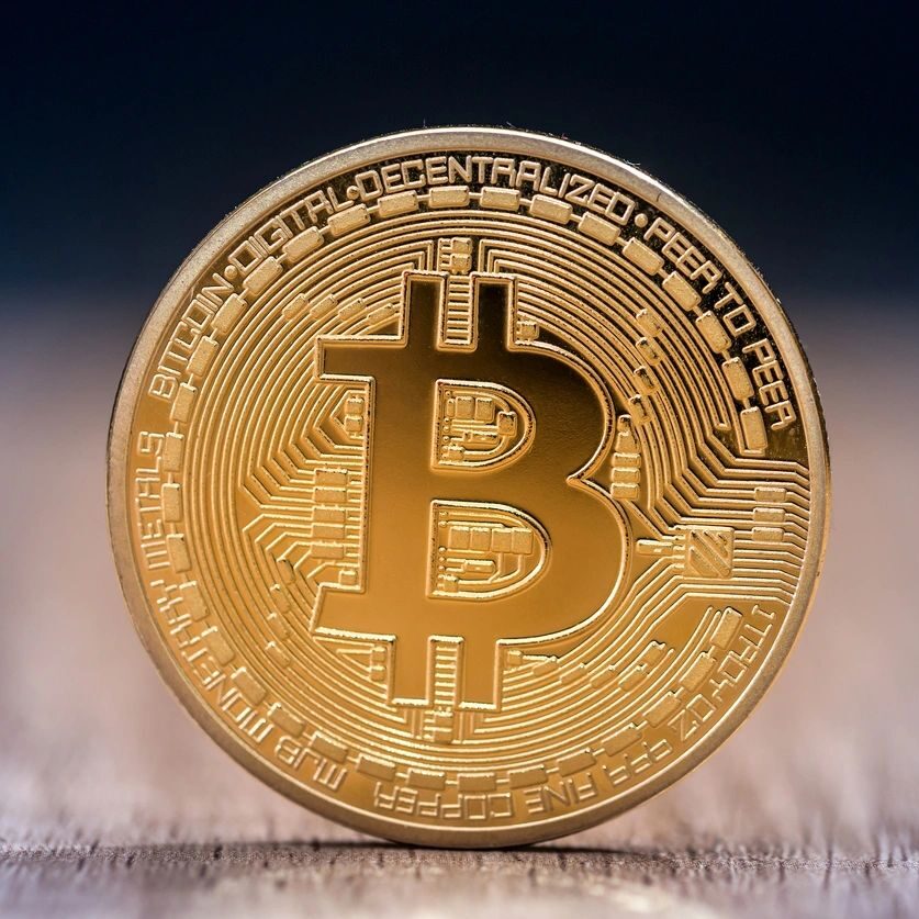qtq80-jCJJxK photo of gold bit coin